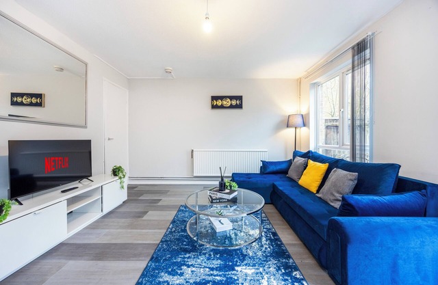 SPACIOUS 4 BEDROOM HOUSE BATTERSEA