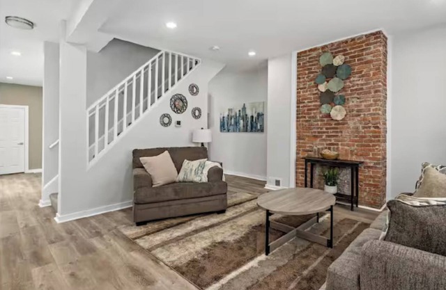 Spacious 4bed 3bath house in Pittsburgh with AC