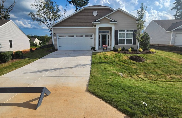 Spacious 4BR/2BA Home-charming downtown Youngsville- Near Raleigh & Wake Forest.