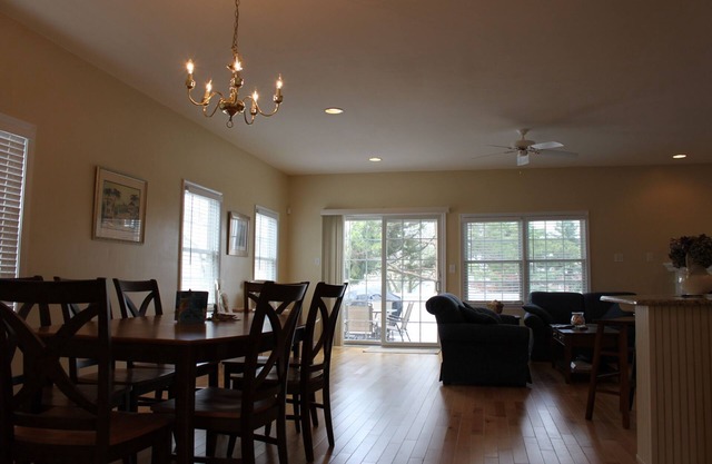 Spacious 4BR House w/Huge Deck