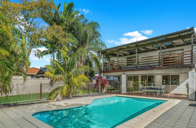 Spacious 5-Bed Getaway Home with Pool