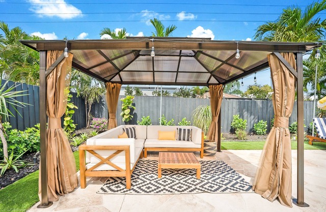 Spacious 5-bedroom house in serene Fort Lauderdale with WiFi and AC