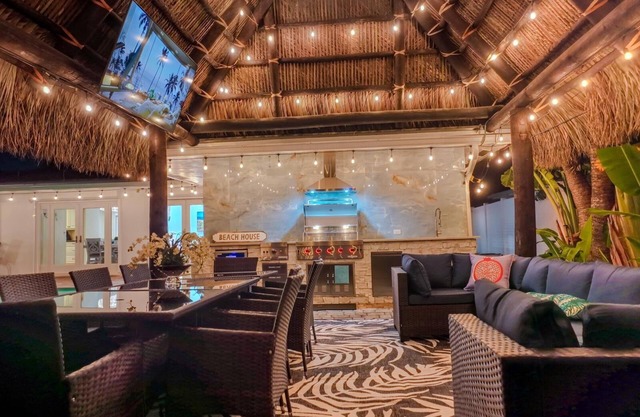 Spacious 5-bedroom house in brilliant Fort Lauderdale with WiFi, AC