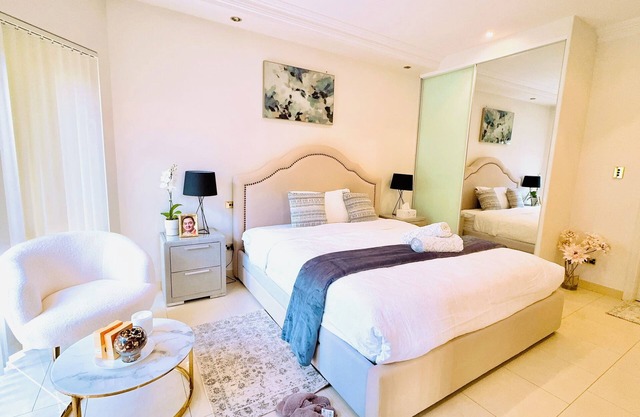 Spacious 5-bedroom house water view in Ramsgate Beach with WiFi, AC.