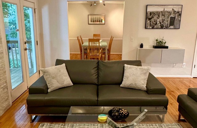 Spacious 5-bedroom house near BRAVES Stadium sleeps15