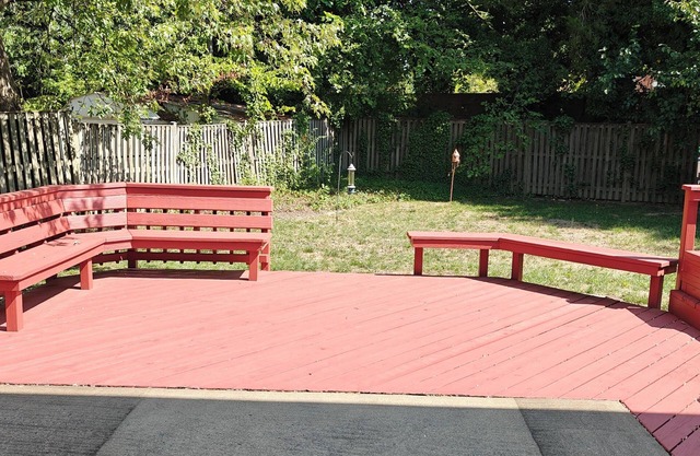 Spacious 5-bedroom house in tranquil Herndon cul-de-sac near Dulles Airport