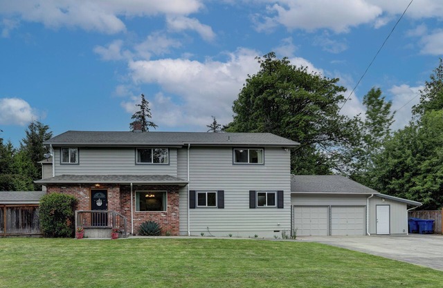 Spacious 5-bedroom house in brilliant Kenmore with WiFi, AC, fitness room