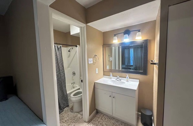 Spacious 5-bedroom house in nice Midland with AC