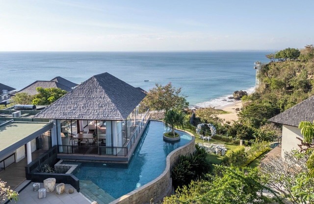 Spacious 5-bedroom villa in fabulous Bali with Seaview