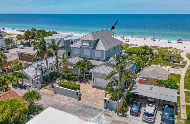 Spacious 6-bedroom Oceanfront Beach house w/private pool in Indian Rocks Beach