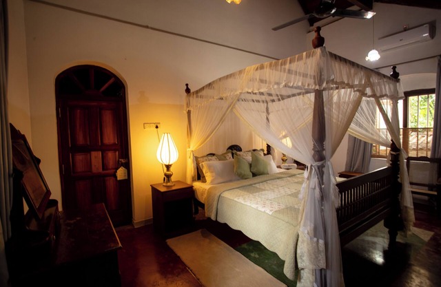 Spacious 6-bedroom heritage & wellness bungalow in Kandy with AC culinary class