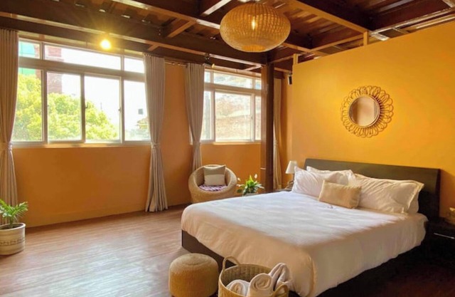 Spacious 750 sq ft. Industrial BOHO studio