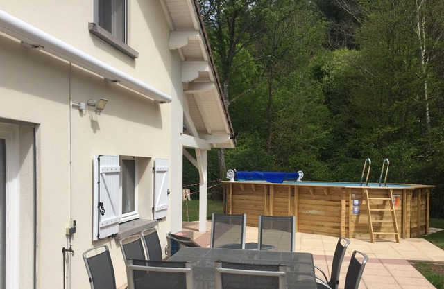 Spacious air-conditioned gite with swimming pool up to 9 people + 1 BB