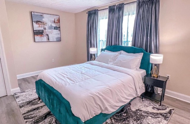 Spacious and Modern home, Minutes to VT & I-81