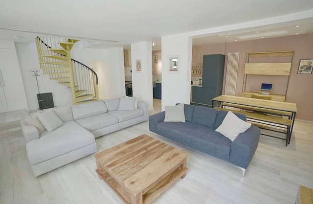 Spacious and stylish London pad | Sleeps 6