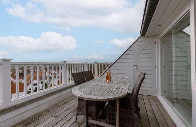 Spacious apartment with magnificent view of Knokke