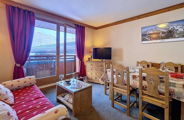 Spacious Apartment · Ski-In/Ski-Out · Large Balcony with Mountain Views