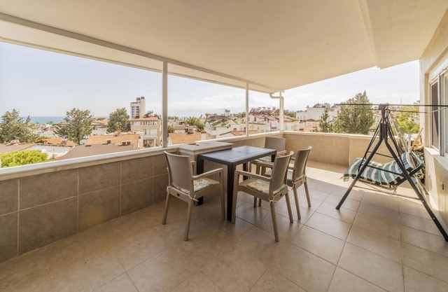 Spacious Apartment near Lara Beach in Muratpasa