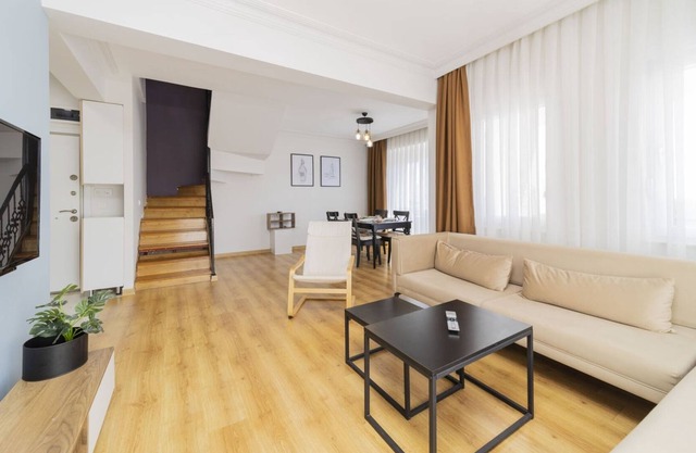 Spacious Apartment near Lara Beach in Muratpasa