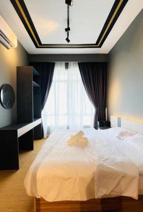 Spacious Apartment near IIUM Medical Centre, ECR & Teluk Cempedak with Smart TV & Pool