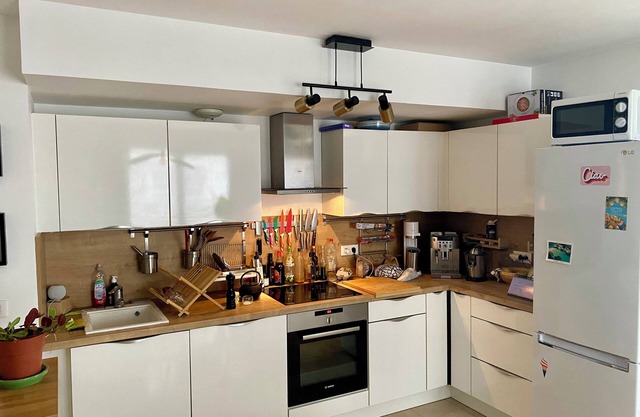 Spacious & bright 67 m² apartment & balconies