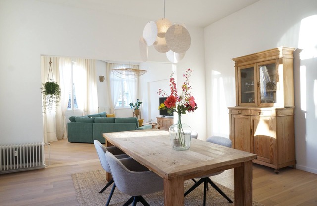 Spacious & beautiful apartment at best location