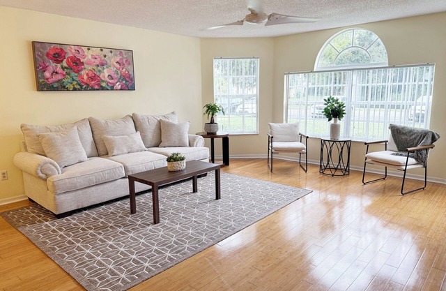 Spacious Boho Retreat 15 Minutes From Disney, Near Highways, Airport, Shopping