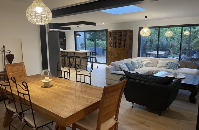 Spacious, bright villa close to the center and the beach