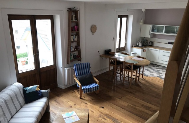 Spacious, Bright, 5 min walk old town and lake, with Parking place