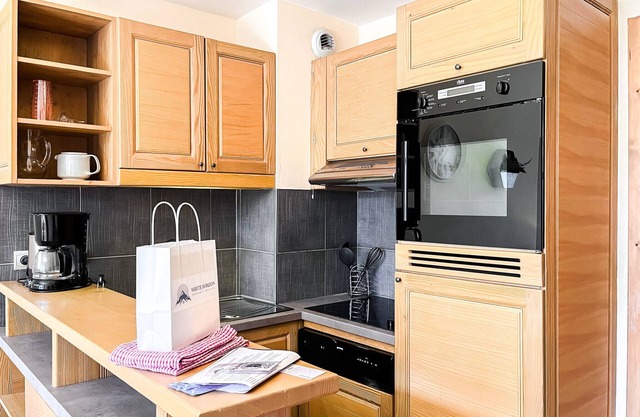 Spacious, bright, south-facing T2 ski-in/ski-out apartment