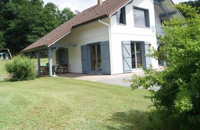 Spacious Chalet with Fireplace, Forest Access, and Outdoor Activities near Gérardmer