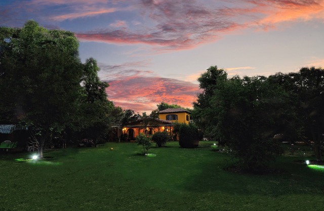 Spacious Colonial Villa near Concha y Toro