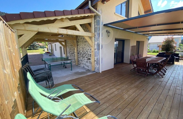 Spacious cottage for 10 in Vagney - Sauna, games, near Gérardmer