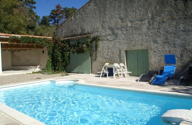 Spacious Cottage on Vineyard in Gaja-et-Villedieu