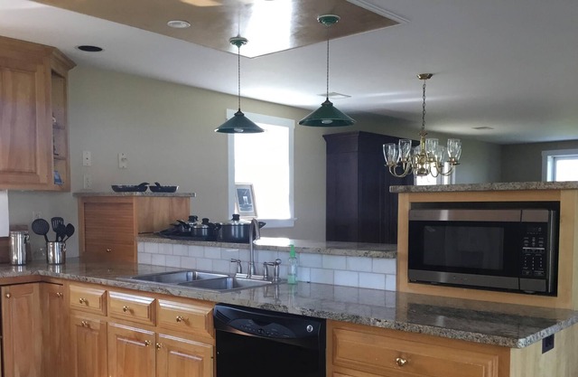Spacious Cottage On 600 Acre Farm