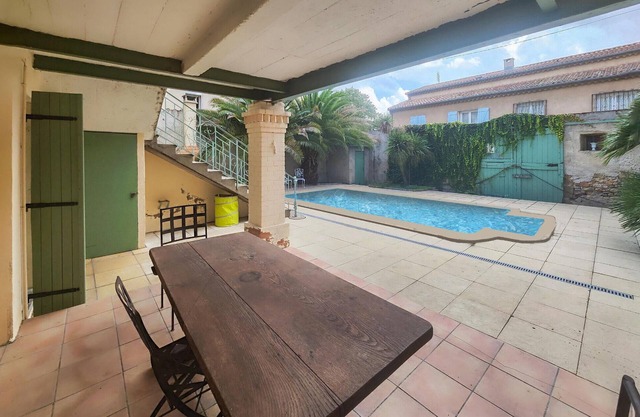 Spacious cottage with pool in Herepian.
