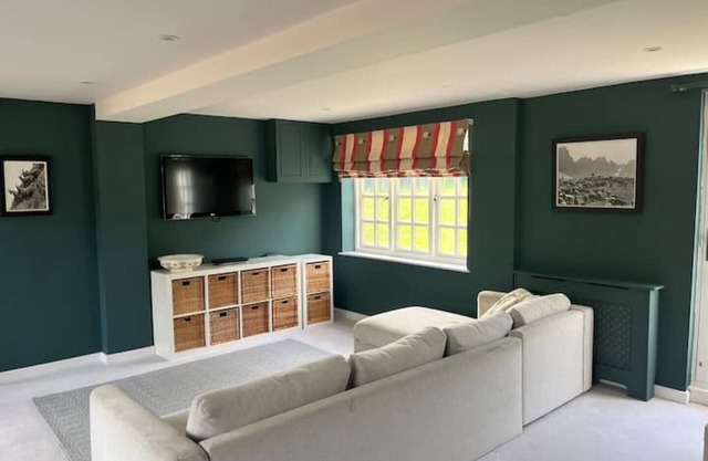 Spacious Country House in stunning Hampshire village - sleeps 8