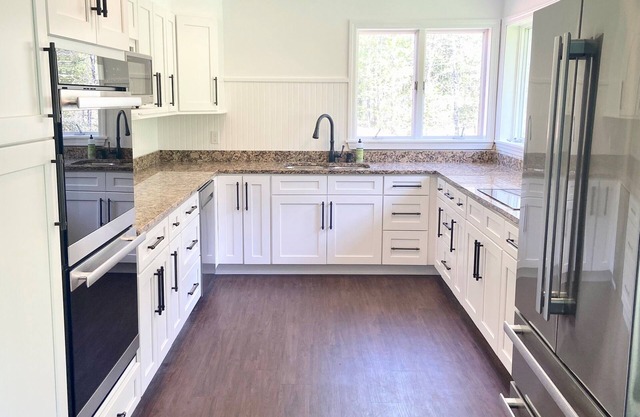 Spacious country home, beautiful sunsets, 40 acres