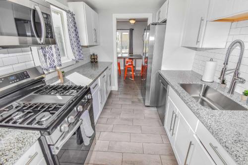 Spacious Cozy Unit Near University and Casinos