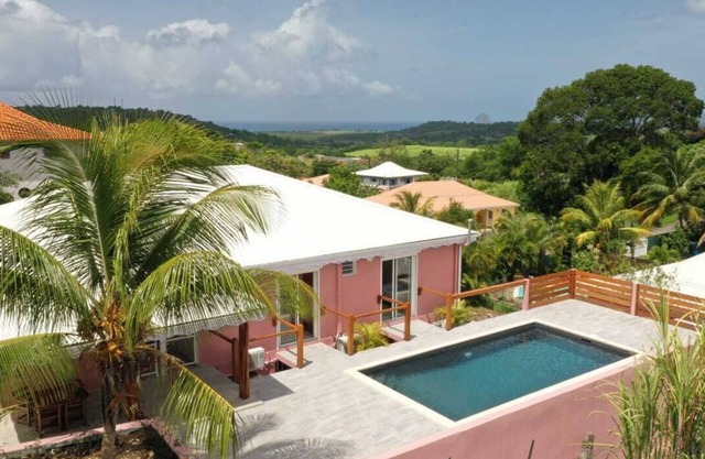Spacious Diamond case villa, pool, view of Diamond Rock