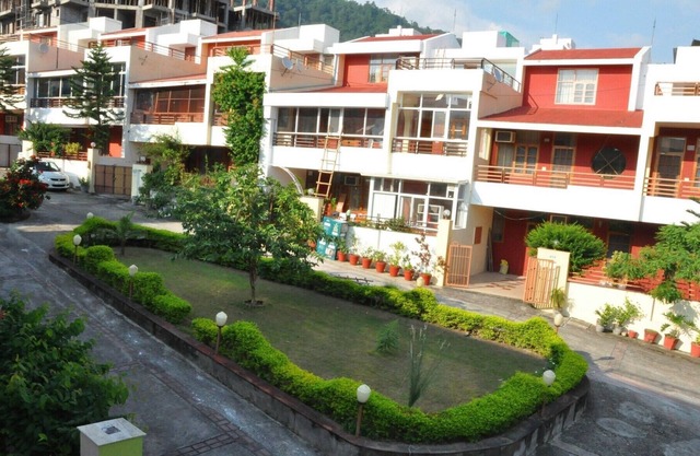 Spacious Double Room Near Ram Jhula
