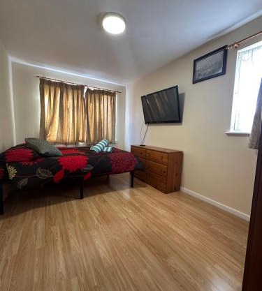Spacious Double Room Near ExCeL London