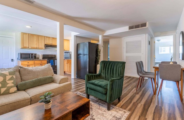 Spacious Family-Friendly 2BR Suite in South SEA