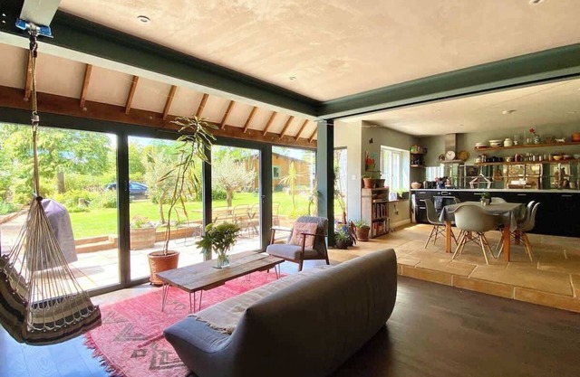 Spacious Family Home - Central Frome