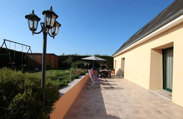 Spacious Family Home with Modern Amenities, Enclosed Garden, WiFi, and Pet-Friendly