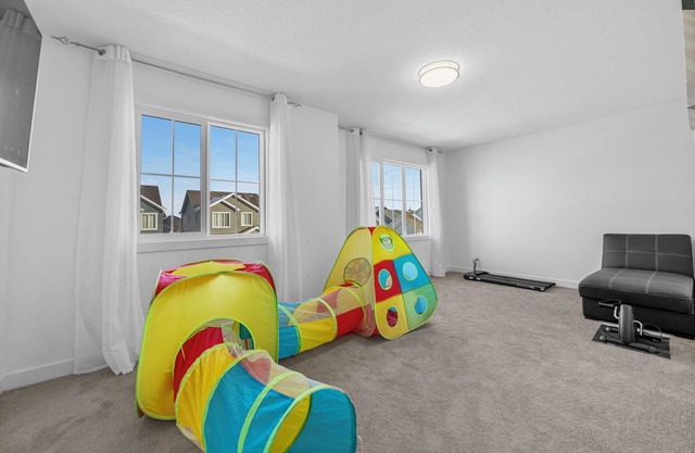 Spacious Family Retreat Near West Edmonton Mall | Gym, Ravine, Trails, Netflix