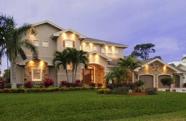 SPACIOUS! FAMILY RETREAT 5BED 5BATH HOME HEATED POOL,10 MIN TO BEACH,GOLF COURTS NEAR BY
