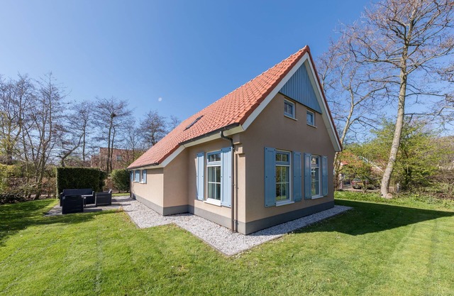 Spacious Farmhouse Near Beach