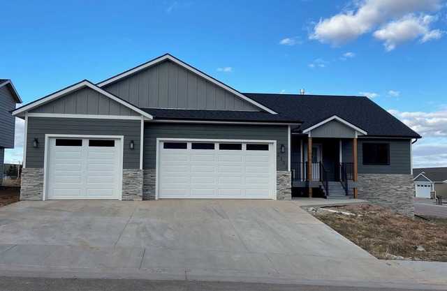 Spacious five bedroom , 3 bathroom home . 1 mile from downtown Sturgis.
