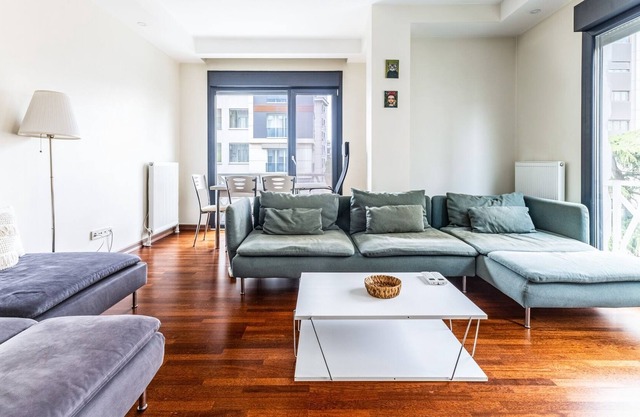 Spacious Flat Near Bagdat Avenue in Suadiye